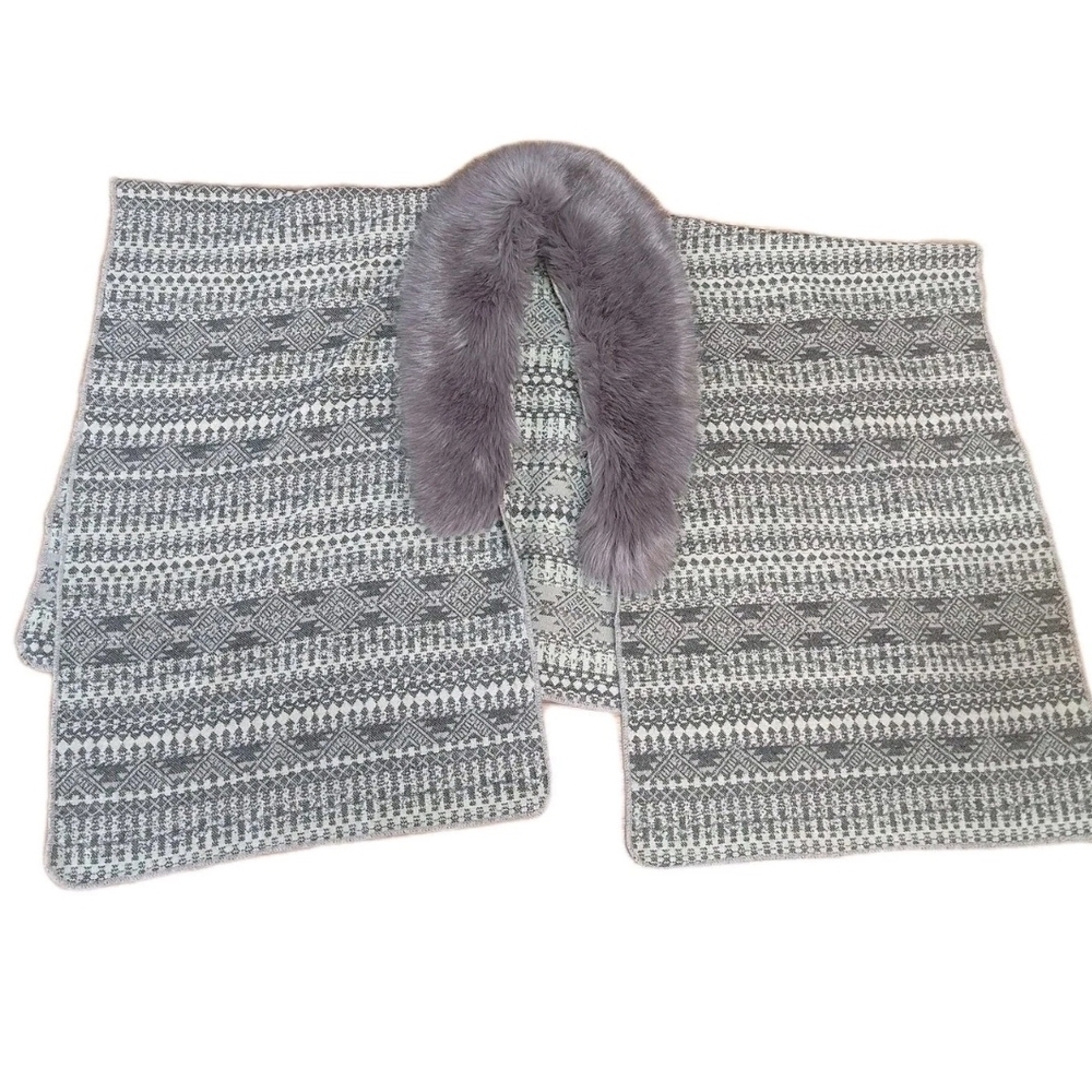 Women Francesca’s Faux Fur Grey Pattern Shawl Cape Wrap Poncho Ruana One Size